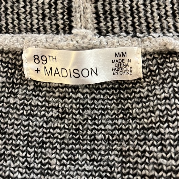 Black and Grey leopard Cardigan size M two pockets in front - Picture 4 of 8